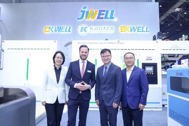 Xitoyning Dyusseldorfdagi bosh konsuli va Dyusseldorf ko'rgazmasi GM JWELL stendiga tashrif buyurdi